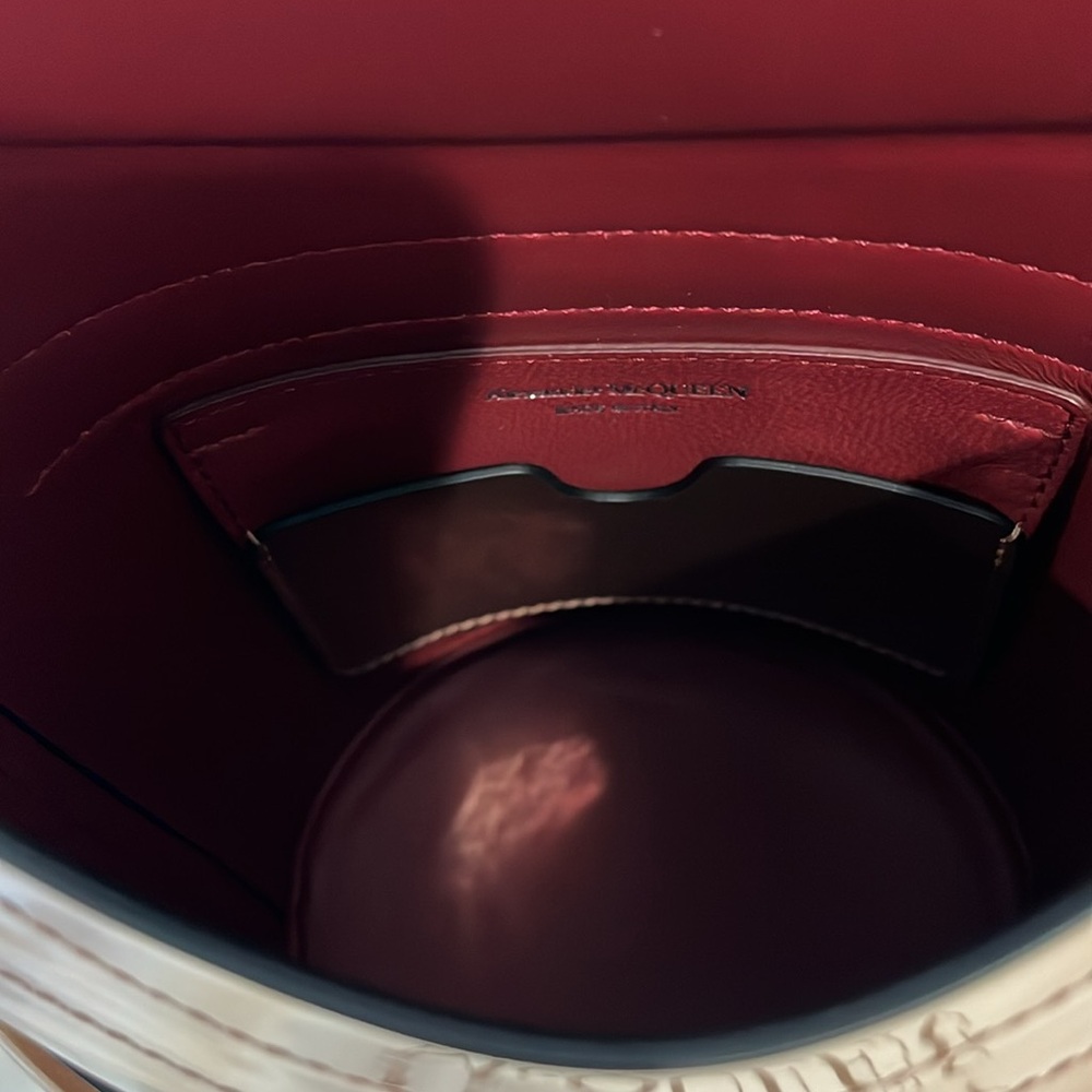 Alexander McQueen crossbody/shoulder bag in rose gold - Picture 5 of 11